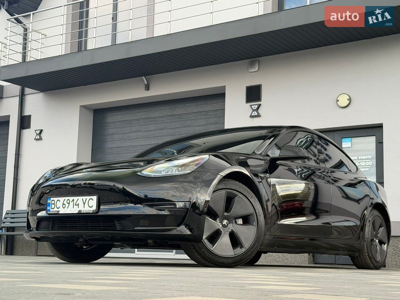 Седан Tesla Model 3 2023 в Дрогобыче