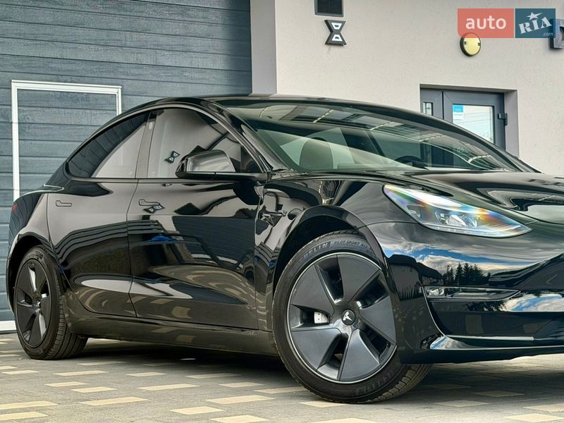 Седан Tesla Model 3 2023 в Дрогобыче
