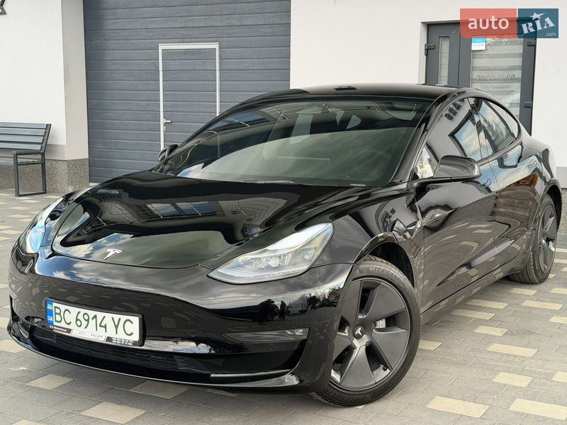 Седан Tesla Model 3 2023 в Дрогобыче