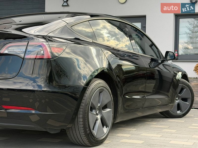 Седан Tesla Model 3 2023 в Дрогобыче