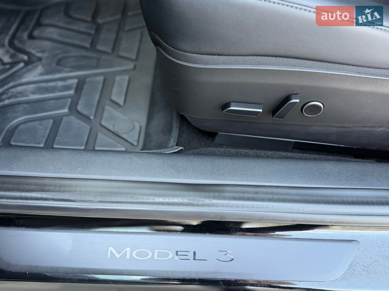 Седан Tesla Model 3 2023 в Дрогобыче