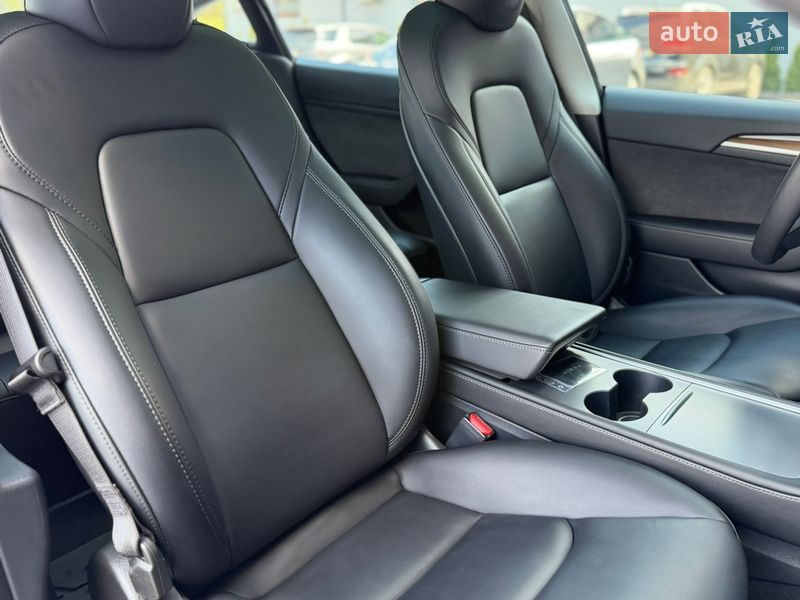 Седан Tesla Model 3 2023 в Дрогобыче