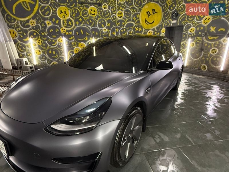 Седан Tesla Model 3 2023 в Николаеве