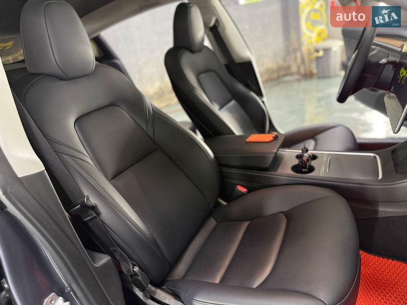 Седан Tesla Model 3 2023 в Николаеве