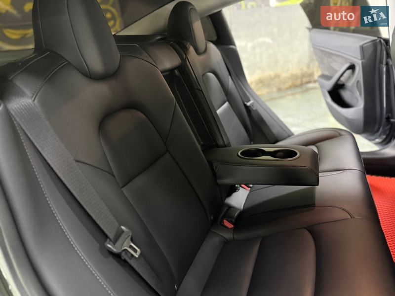 Седан Tesla Model 3 2023 в Николаеве