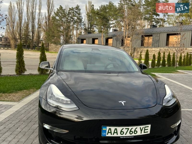 Седан Tesla Model 3 2019 в Києві