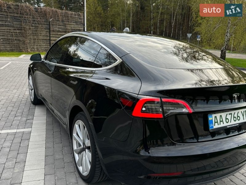 Седан Tesla Model 3 2019 в Києві