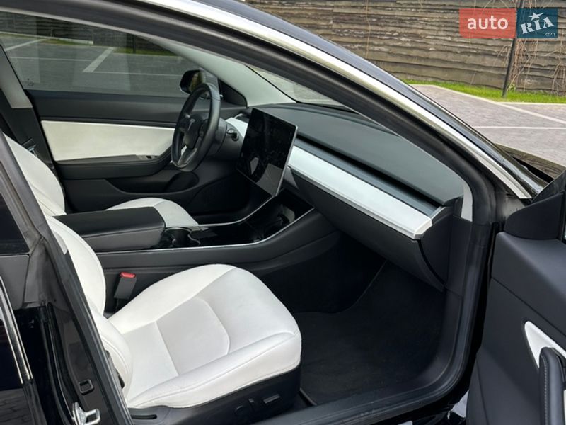 Седан Tesla Model 3 2019 в Києві