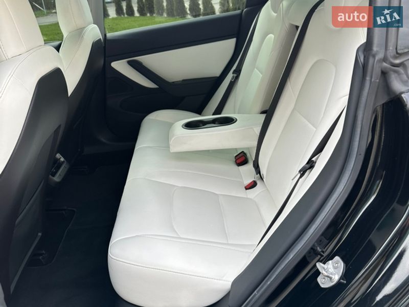 Седан Tesla Model 3 2019 в Києві