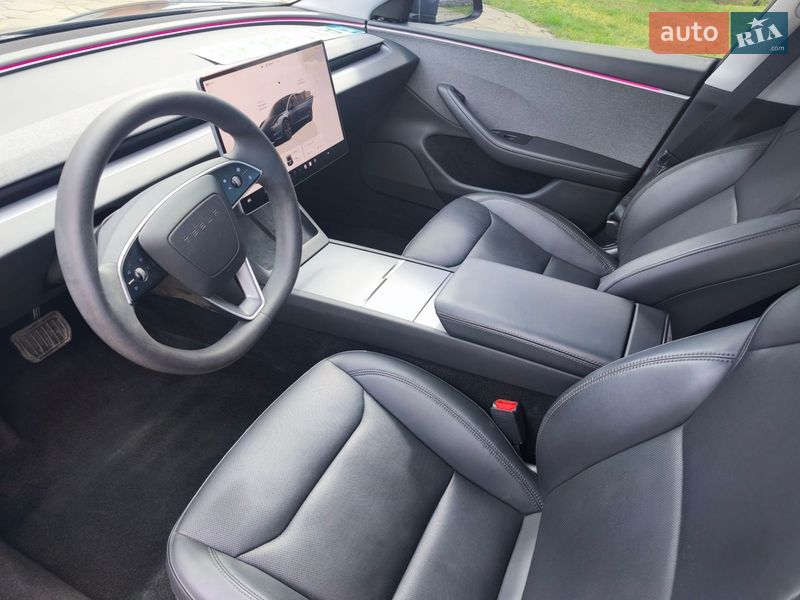 Седан Tesla Model 3 2024 в Киеве