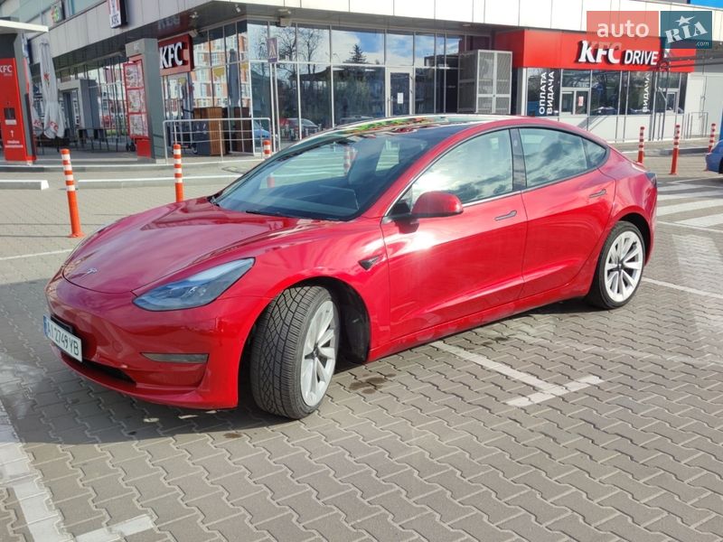 Седан Tesla Model 3 2022 в Киеве