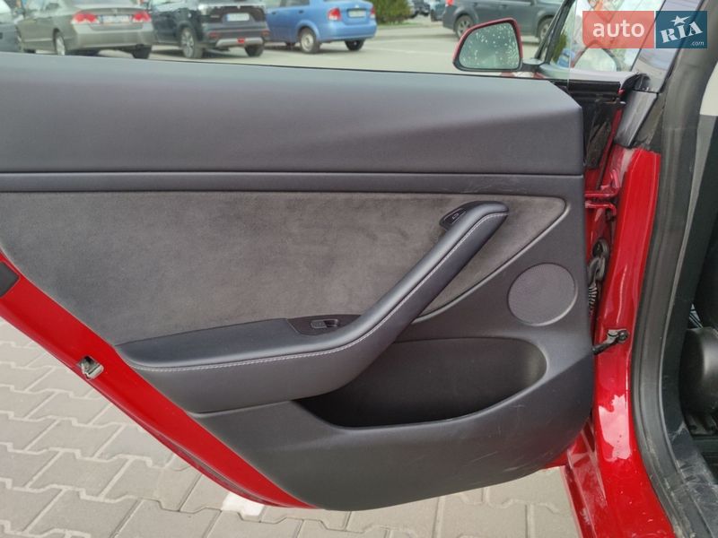 Седан Tesla Model 3 2022 в Киеве