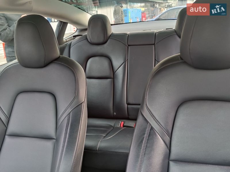 Седан Tesla Model 3 2022 в Киеве