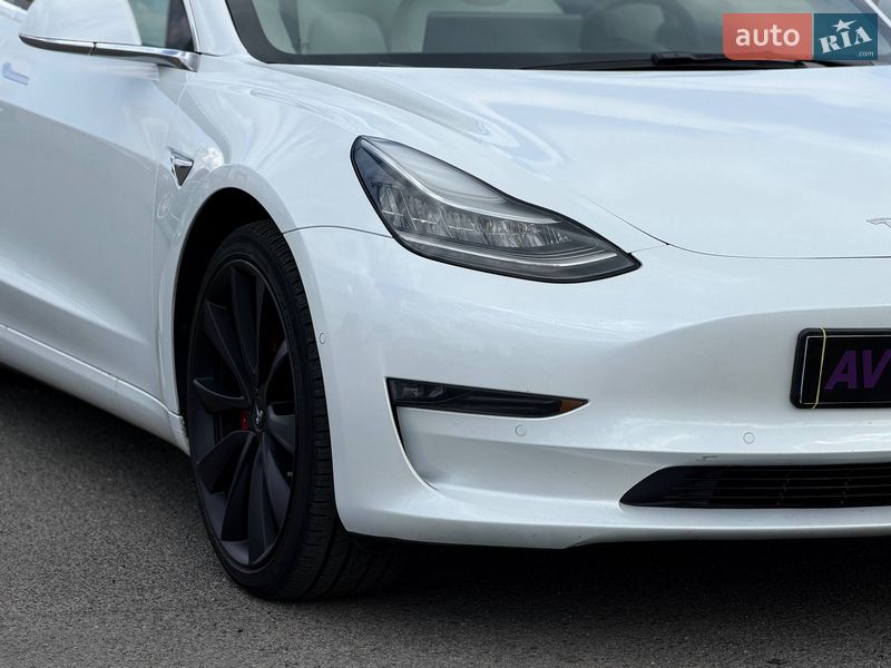 Седан Tesla Model 3 2019 в Кривому Розі