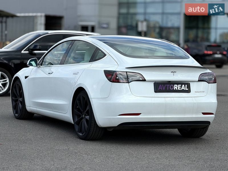 Седан Tesla Model 3 2019 в Кривому Розі