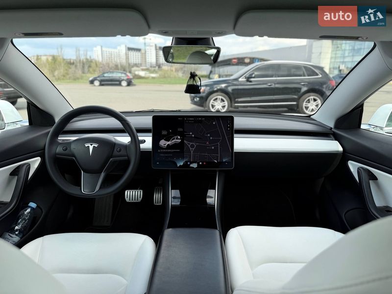 Седан Tesla Model 3 2019 в Кривому Розі