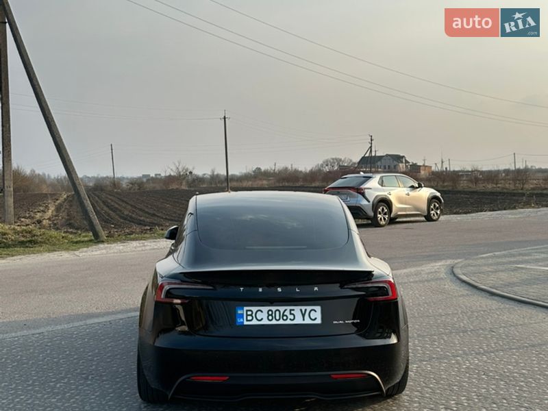 Седан Tesla Model 3 2024 в Львове