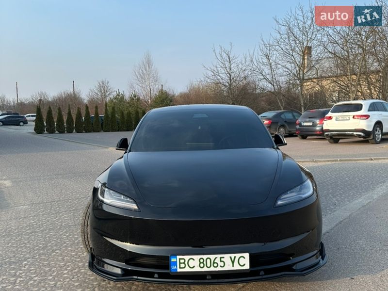 Седан Tesla Model 3 2024 в Львове