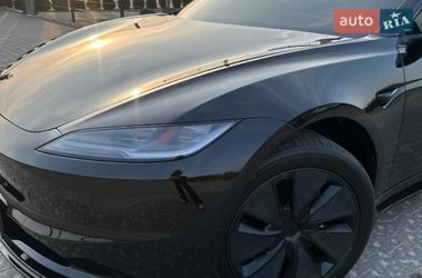 Седан Tesla Model 3 2024 в Львове