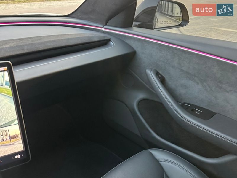 Седан Tesla Model 3 2024 в Львове