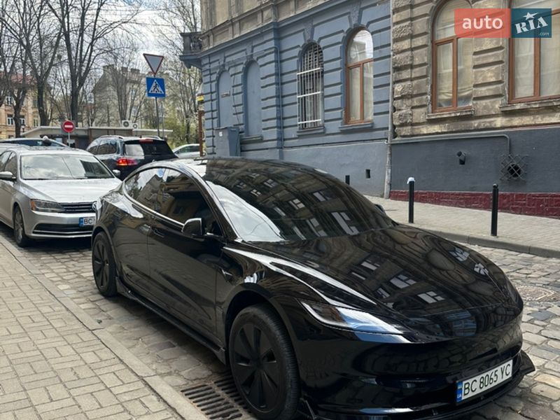 Седан Tesla Model 3 2024 в Львове