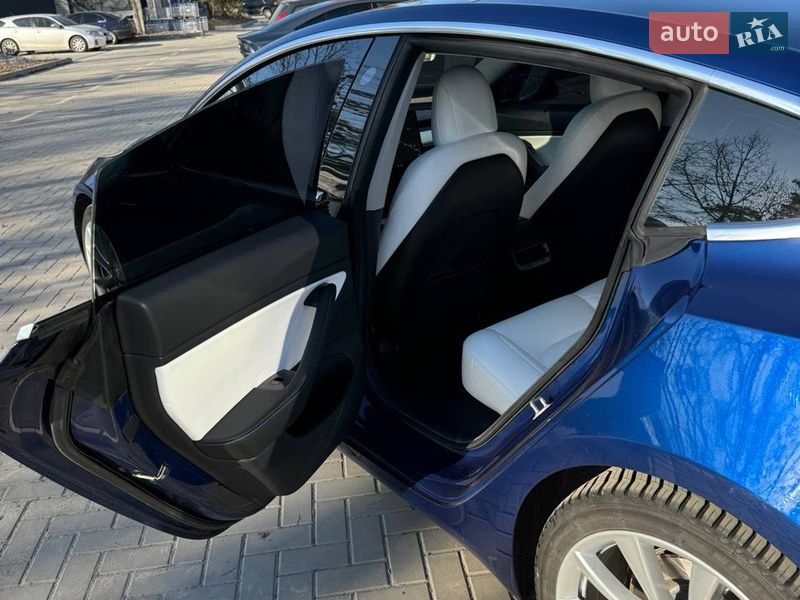 Седан Tesla Model 3 2019 в Києві