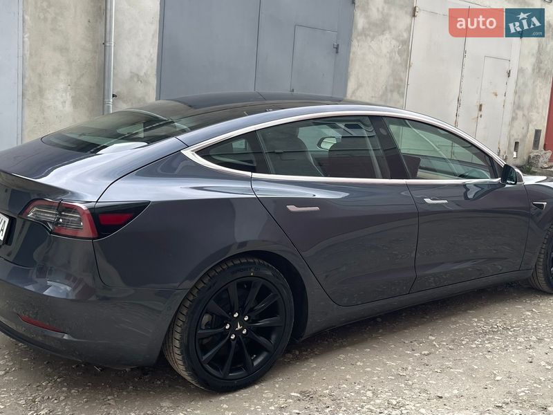 Седан Tesla Model 3 2020 в Тернополе