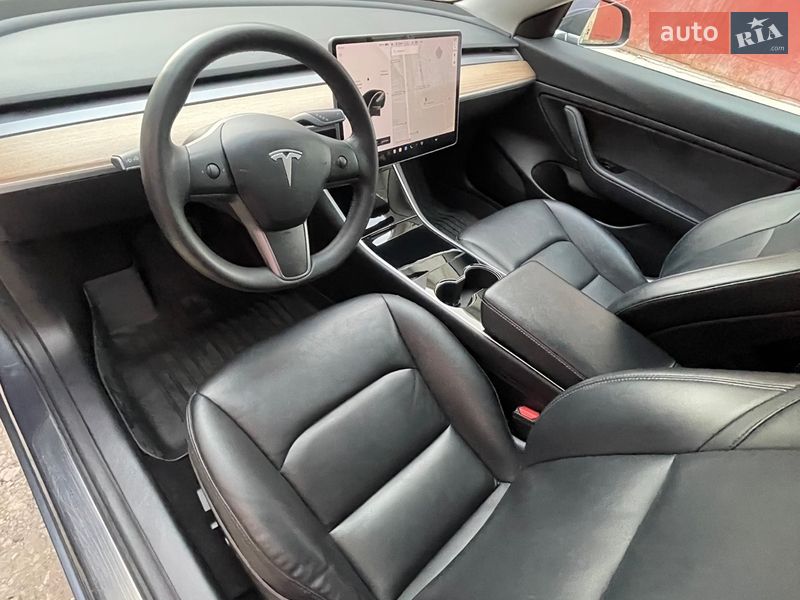 Седан Tesla Model 3 2020 в Тернополе