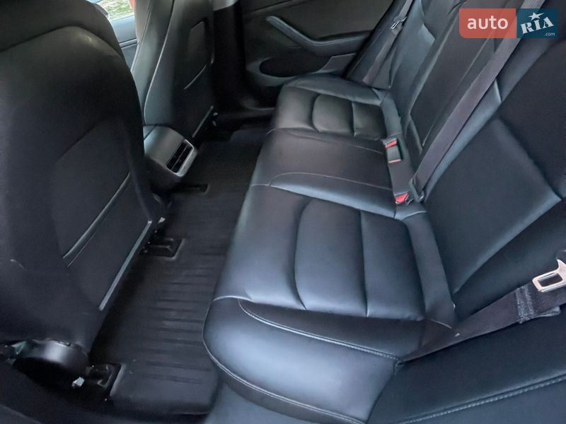 Седан Tesla Model 3 2020 в Тернополе