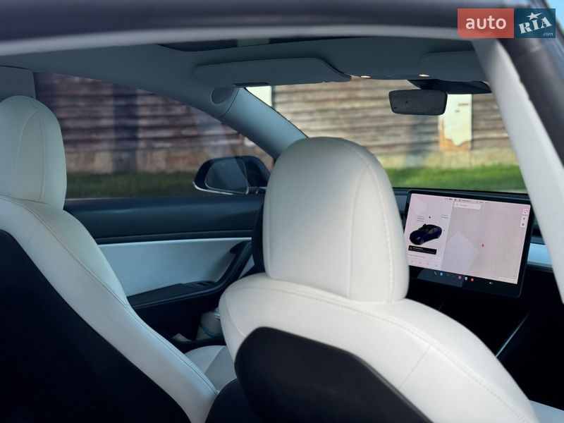 Седан Tesla Model 3 2019 в Киеве