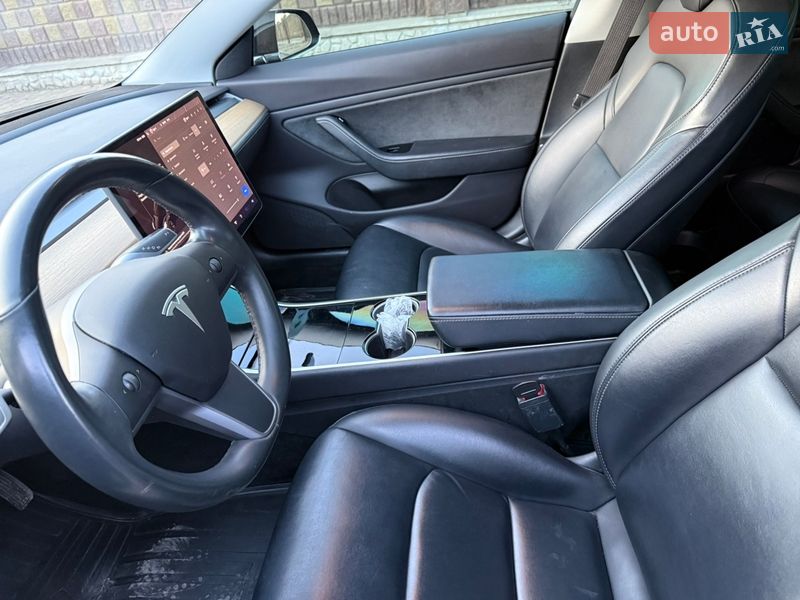 Седан Tesla Model 3 2019 в Старокостянтинові