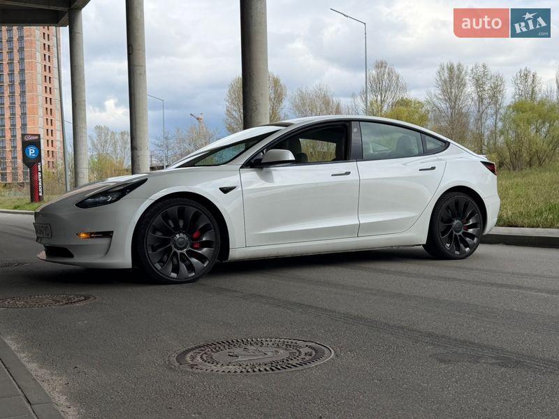 Седан Tesla Model 3 2022 в Киеве