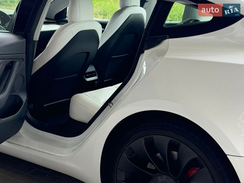 Седан Tesla Model 3 2022 в Киеве
