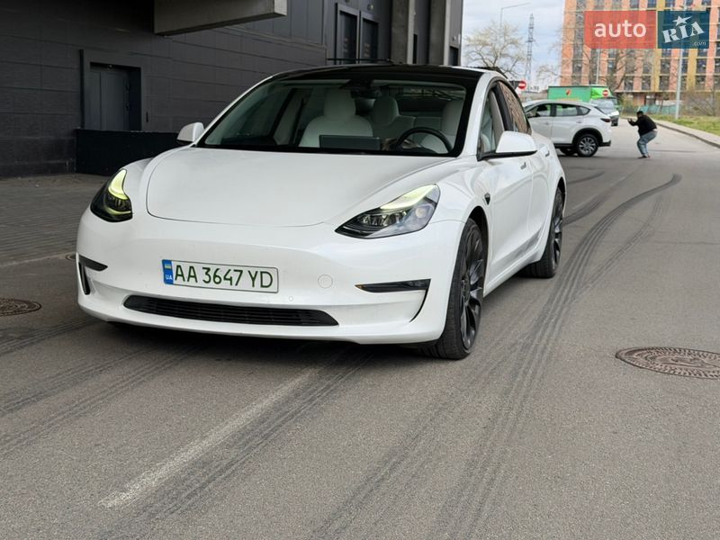 Седан Tesla Model 3 2022 в Киеве