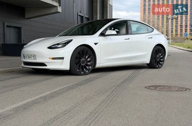 Седан Tesla Model 3 2022 в Киеве
