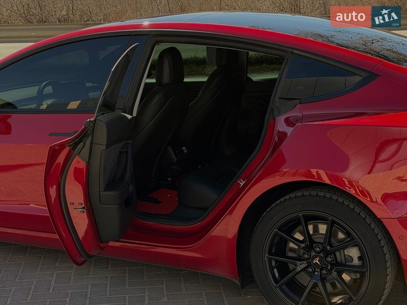 Седан Tesla Model 3 2020 в Виннице