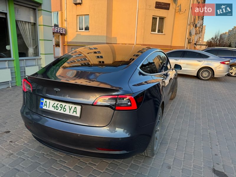 Седан Tesla Model 3 2018 в Києві