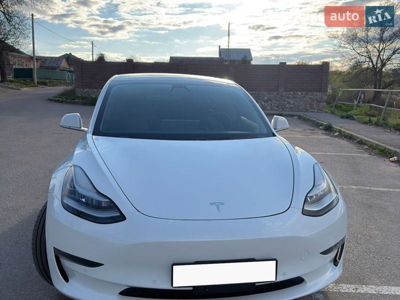 Tesla Model 3 2019
