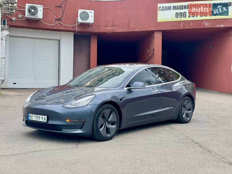 Tesla Model 3 2020