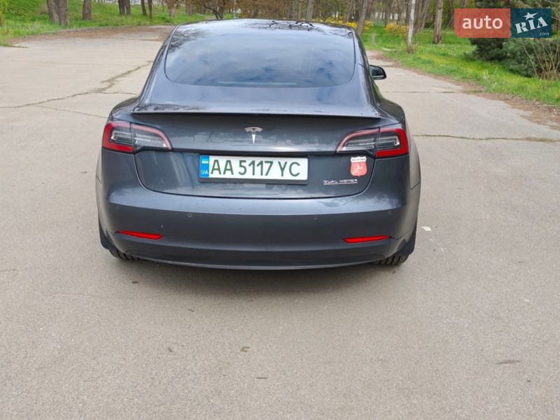 Седан Tesla Model 3 2022 в Киеве