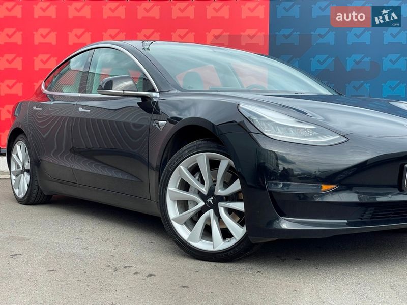 Седан Tesla Model 3 2019 в Киеве