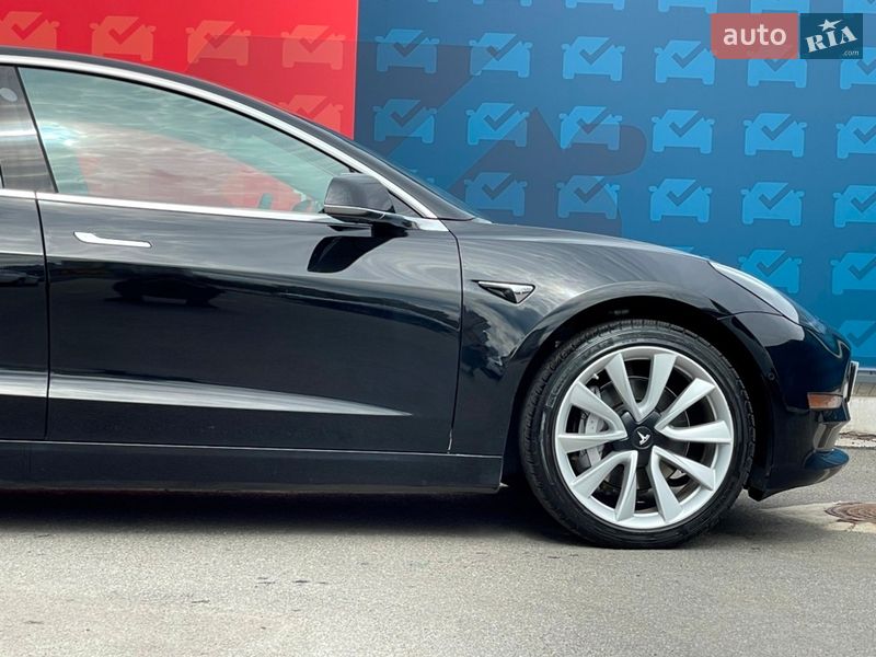 Седан Tesla Model 3 2019 в Киеве