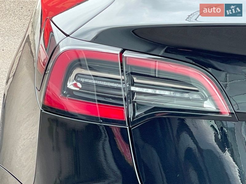 Седан Tesla Model 3 2019 в Киеве