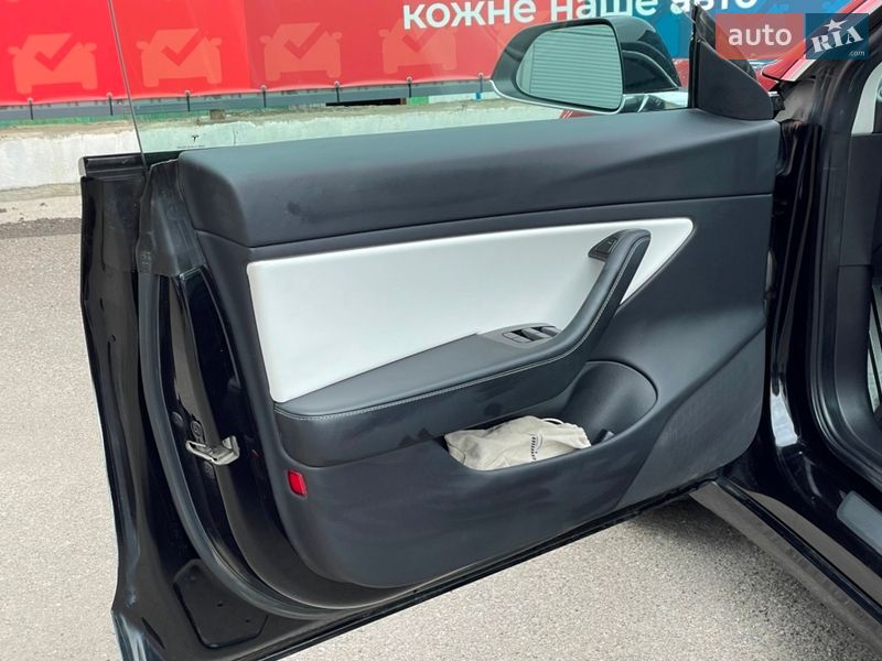 Седан Tesla Model 3 2019 в Киеве