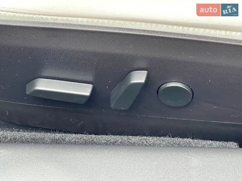 Седан Tesla Model 3 2019 в Киеве