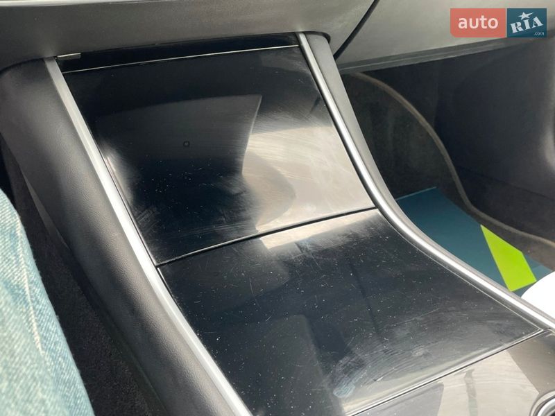 Седан Tesla Model 3 2019 в Киеве