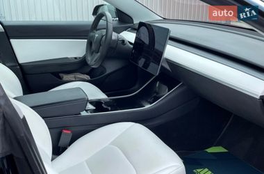 Седан Tesla Model 3 2019 в Киеве