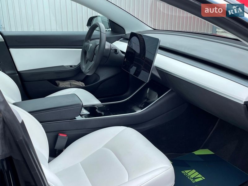 Седан Tesla Model 3 2019 в Киеве