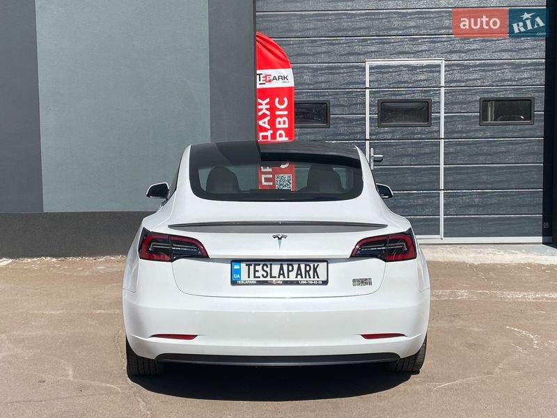 Седан Tesla Model 3 2023 в Києві