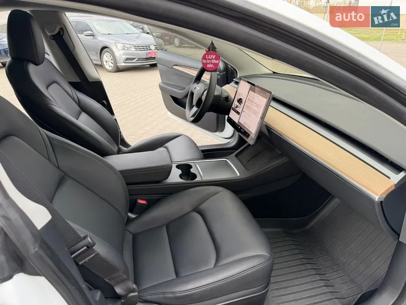 Tesla Model 3 2023 VIN 5YJ3E1EC8PF661536 фото оголошення 4 з 31